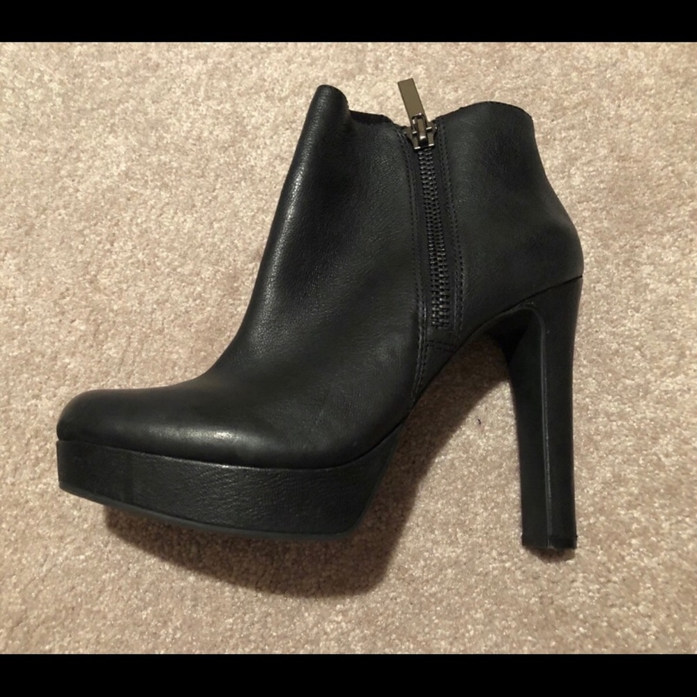 Gianni Bini Black High Heeled Booties